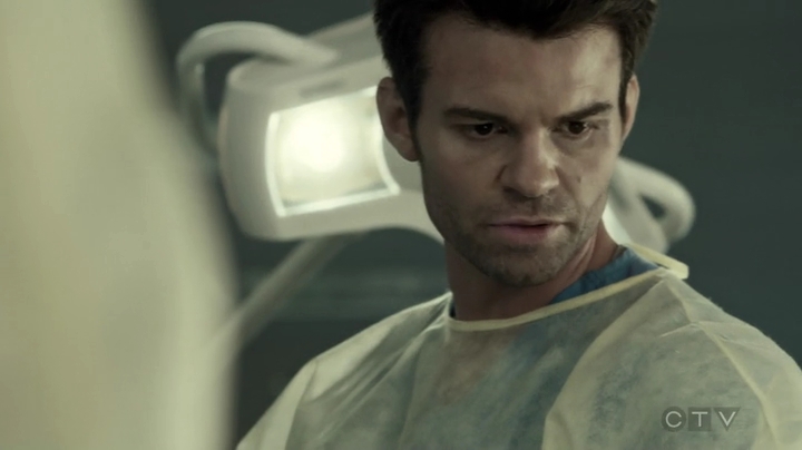 VampireDiariesWorld-dot-org_SavingHope3x03-0887.jpg