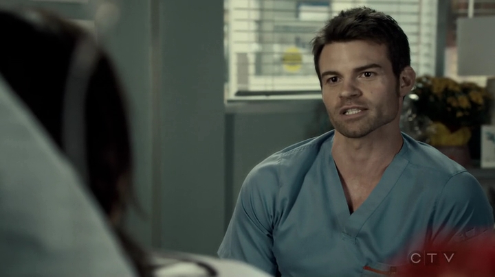 VampireDiariesWorld-dot-org_SavingHope3x03-1615.jpg