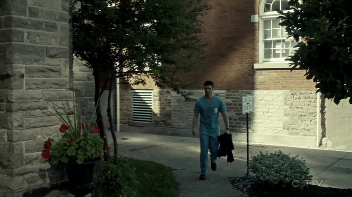 VampireDiariesWorld-dot-org_SavingHope3x04-0099.jpg