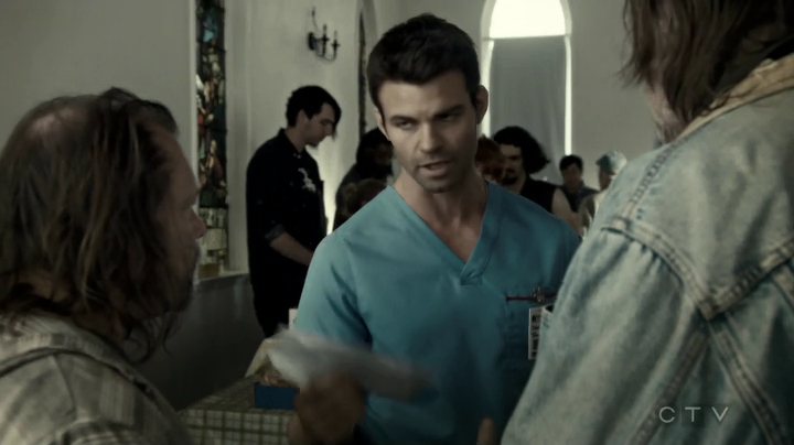 VampireDiariesWorld-dot-org_SavingHope3x04-0126.jpg