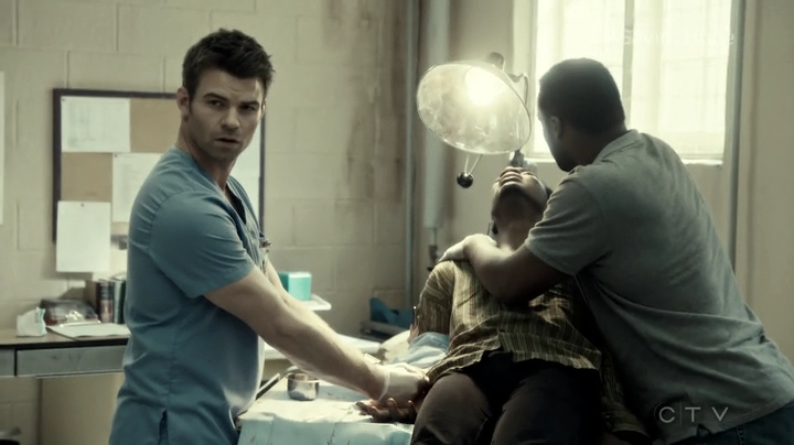 VampireDiariesWorld-dot-org_SavingHope3x04-0899.jpg