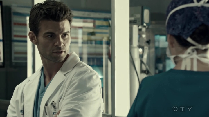 VampireDiariesWorld-dot-org_SavingHope3x05-1529.jpg