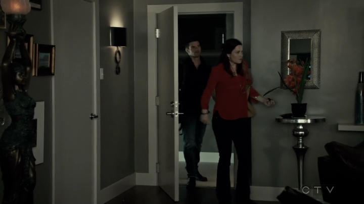 VampireDiariesWorld-dot-org_SavingHope3x05-2385.jpg