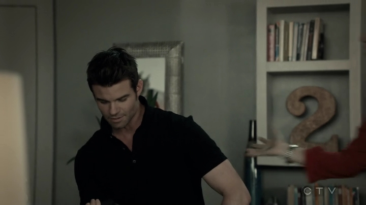 VampireDiariesWorld-dot-org_SavingHope3x05-2452.jpg