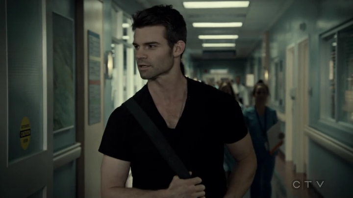 VampireDiariesWorld-dot-org_SavingHope3x06-2220.jpg