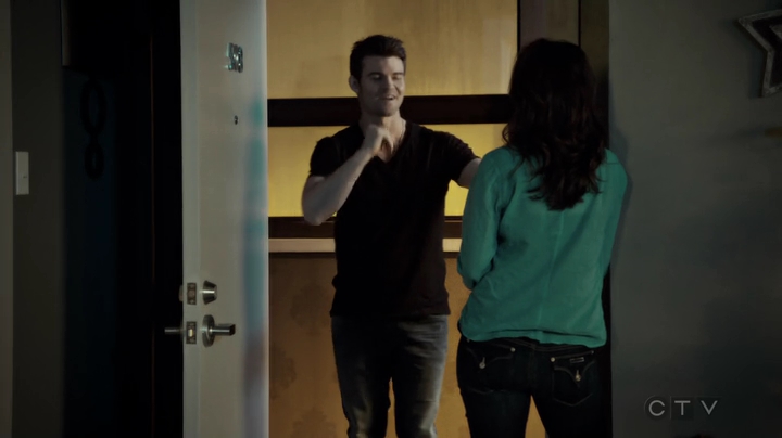 VampireDiariesWorld-dot-org_SavingHope3x06-2433.jpg