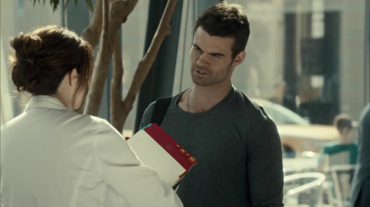 VampireDiariesWorld_dot_nl-SavingHope3x08-018.jpg