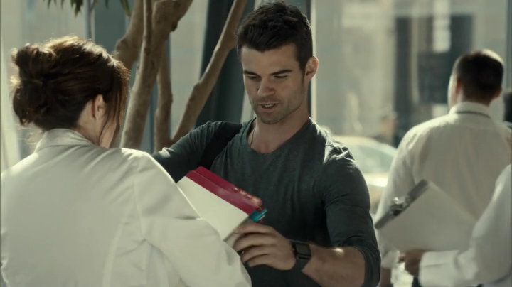 VampireDiariesWorld_dot_nl-SavingHope3x08-020.jpg