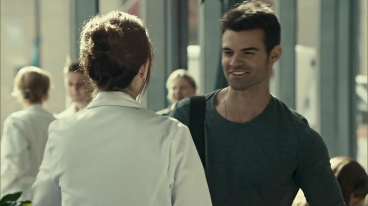 VampireDiariesWorld_dot_nl-SavingHope3x08-035.jpg