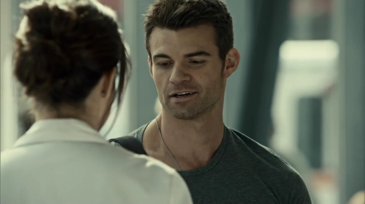 VampireDiariesWorld_dot_nl-SavingHope3x08-049.jpg