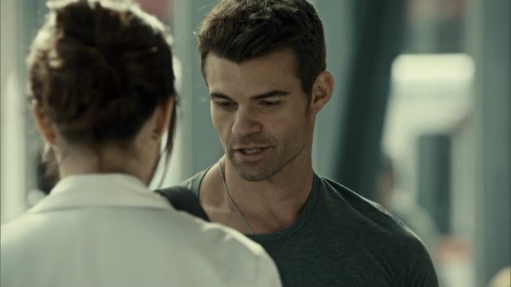 VampireDiariesWorld_dot_nl-SavingHope3x08-050.jpg