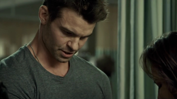 VampireDiariesWorld_dot_nl-SavingHope3x08-119.jpg