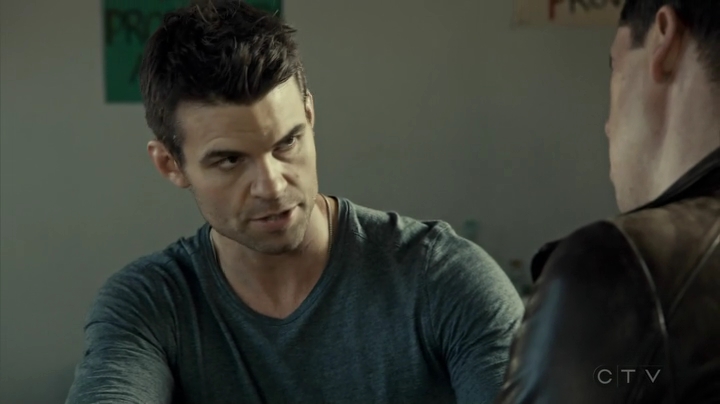 VampireDiariesWorld_dot_nl-SavingHope3x08-1291.jpg