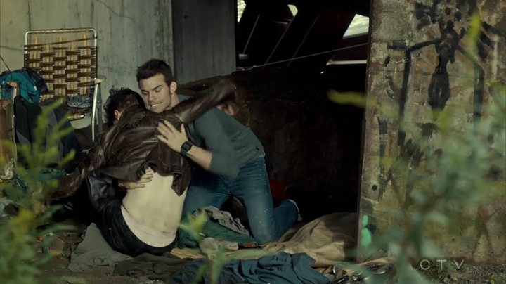 VampireDiariesWorld_dot_nl-SavingHope3x08-1432.jpg
