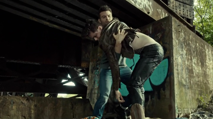 VampireDiariesWorld_dot_nl-SavingHope3x08-1434.jpg