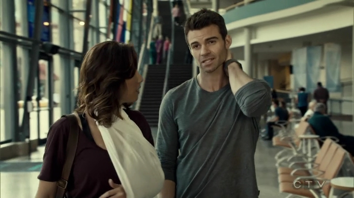 VampireDiariesWorld_dot_nl-SavingHope3x08-2477.jpg