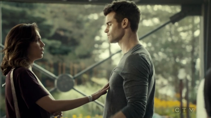 VampireDiariesWorld_dot_nl-SavingHope3x08-2480.jpg