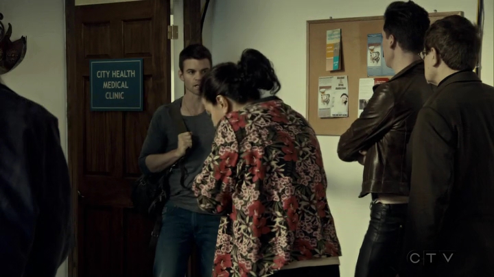 VampireDiariesWorld_dot_nl-SavingHope3x08-400.jpg
