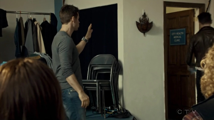 VampireDiariesWorld_dot_nl-SavingHope3x08-507.jpg
