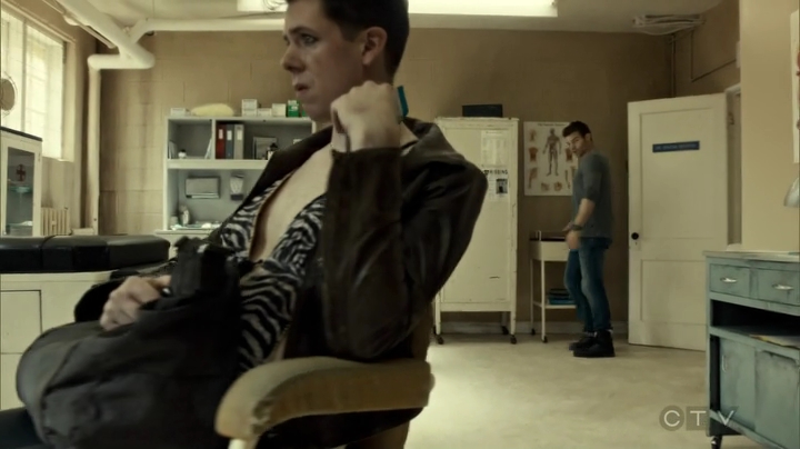 VampireDiariesWorld_dot_nl-SavingHope3x08-515.jpg