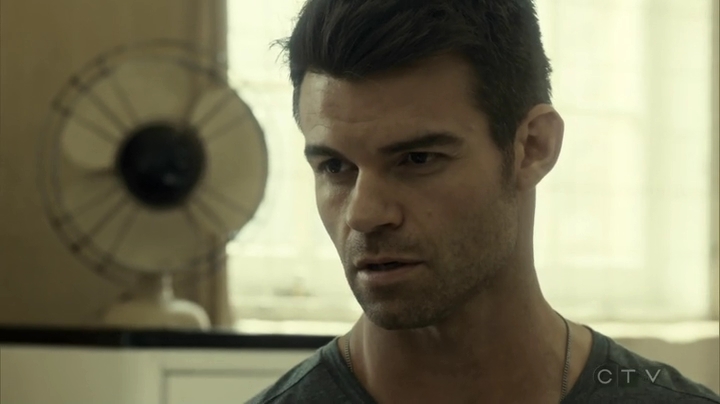 VampireDiariesWorld_dot_nl-SavingHope3x08-543.jpg