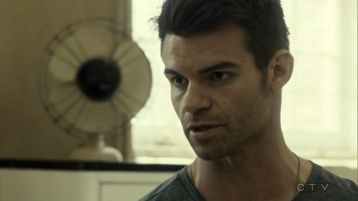 VampireDiariesWorld_dot_nl-SavingHope3x08-547.jpg