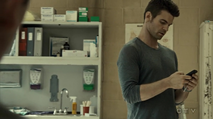 VampireDiariesWorld_dot_nl-SavingHope3x08-555.jpg