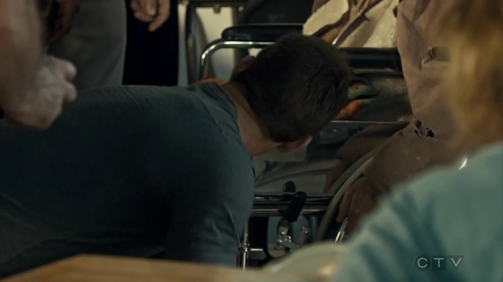 VampireDiariesWorld_dot_nl-SavingHope3x08-810.jpg