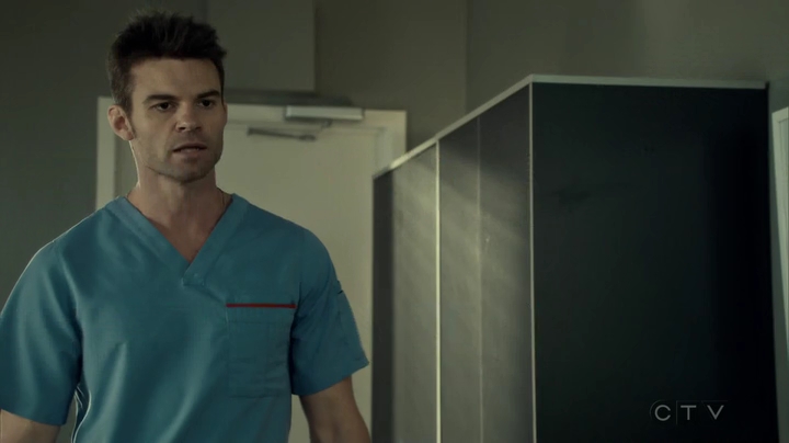 VampireDiariesWorld_dot_nl-SavingHope3x09-061.jpg