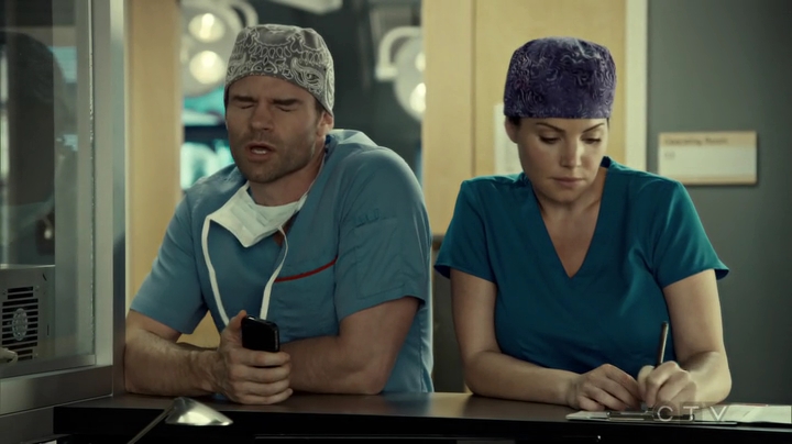 VampireDiariesWorld_dot_nl-SavingHope3x09-2002.jpg