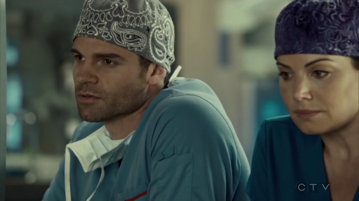 VampireDiariesWorld_dot_nl-SavingHope3x09-2009.jpg