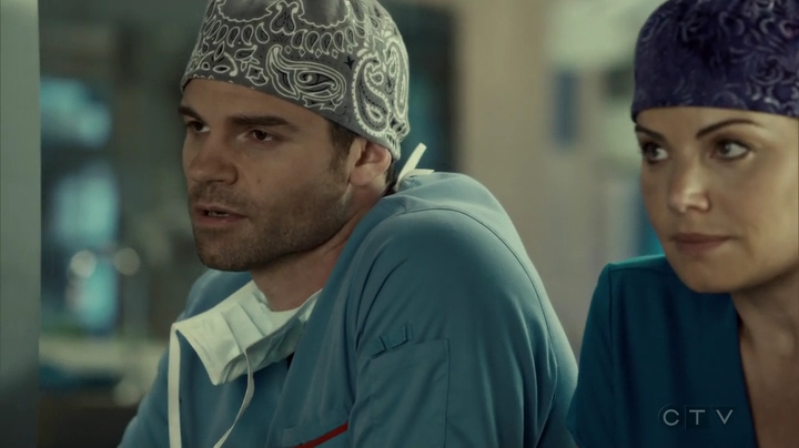 VampireDiariesWorld_dot_nl-SavingHope3x09-2010.jpg
