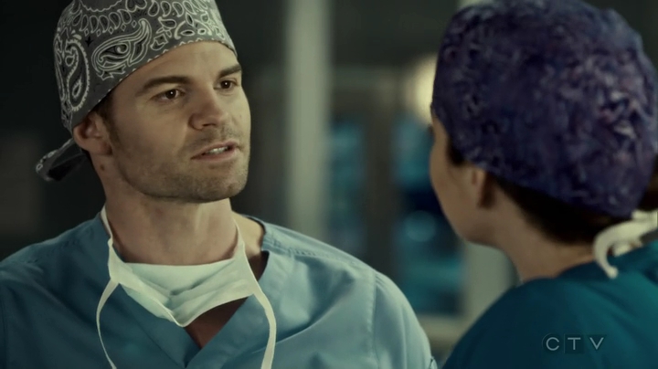 VampireDiariesWorld_dot_nl-SavingHope3x09-2028.jpg