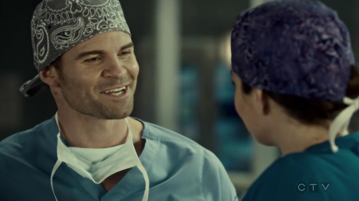 VampireDiariesWorld_dot_nl-SavingHope3x09-2030.jpg