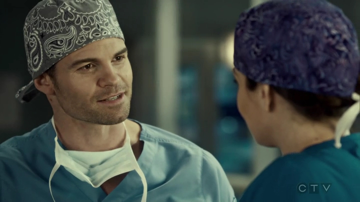 VampireDiariesWorld_dot_nl-SavingHope3x09-2034.jpg