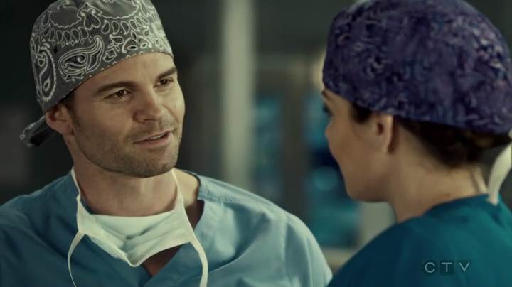 VampireDiariesWorld_dot_nl-SavingHope3x09-2037.jpg