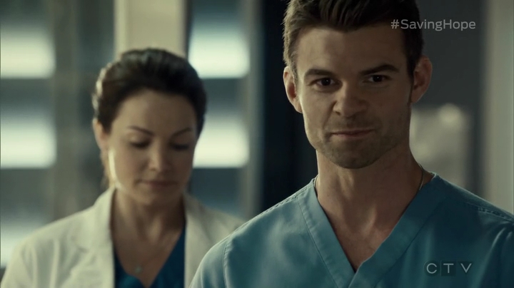 VampireDiariesWorld_dot_nl-SavingHope3x09-2074.jpg