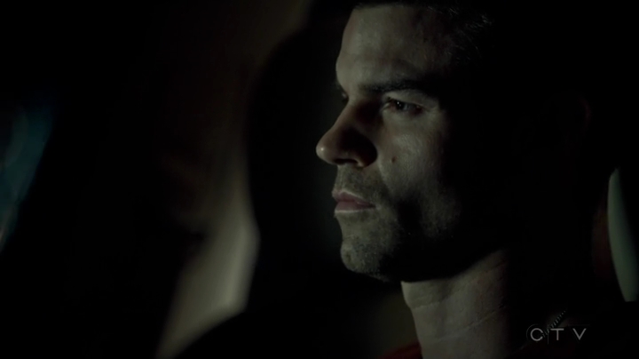 VampireDiariesWorld_dot_nl-SavingHope3x09-2473.jpg