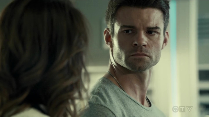 VampireDiariesWorld_dot_nl-SavingHope3x10-2149.jpg
