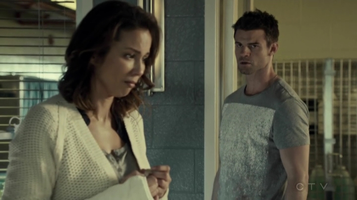 VampireDiariesWorld_dot_nl-SavingHope3x10-2297.jpg