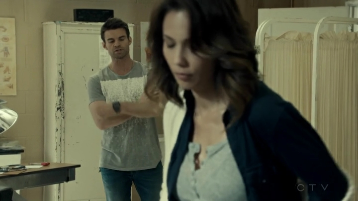 VampireDiariesWorld_dot_nl-SavingHope3x10-812.jpg