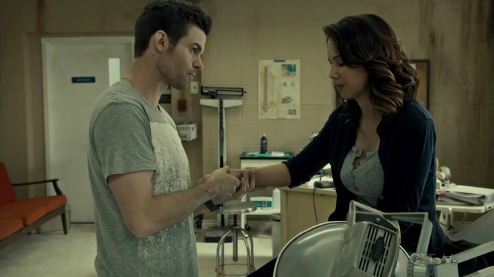 VampireDiariesWorld_dot_nl-SavingHope3x10-832.jpg