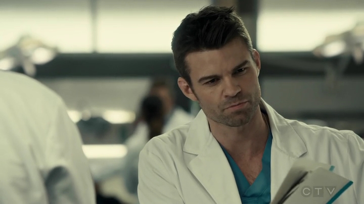 VampireDiariesWorld_dot_nl-SavingHope3x12-1036.jpg