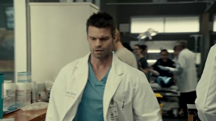 VampireDiariesWorld_dot_nl-SavingHope3x12-1045.jpg