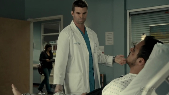 VampireDiariesWorld_dot_nl-SavingHope3x12-1441.jpg