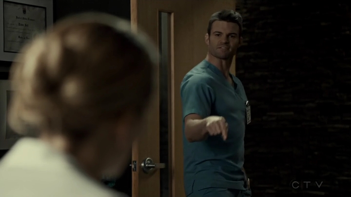 VampireDiariesWorld_dot_nl-SavingHope3x12-2345.jpg