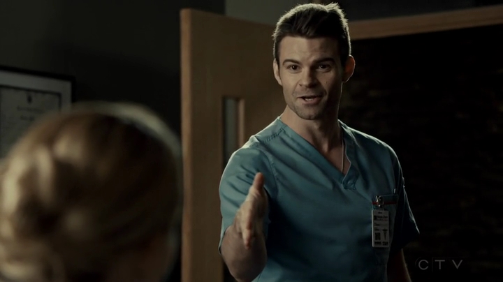 VampireDiariesWorld_dot_nl-SavingHope3x12-2355.jpg