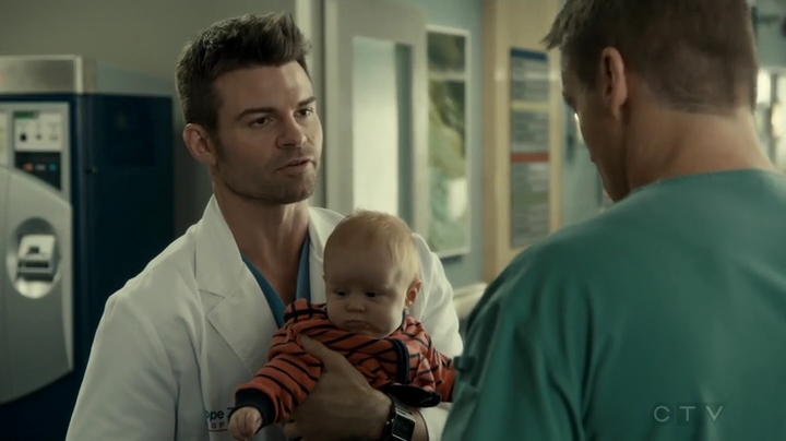 VampireDiariesWorld_dot_nl-SavingHope3x12-311.jpg