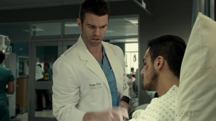 VampireDiariesWorld_dot_nl-SavingHope3x12-400.jpg