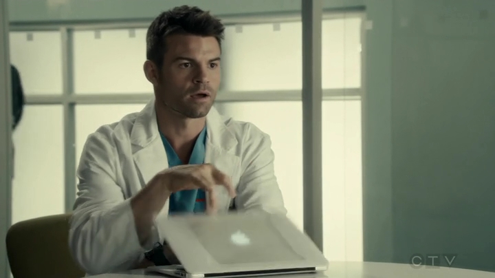 VampireDiariesWorld_dot_nl-SavingHope3x12-723.jpg